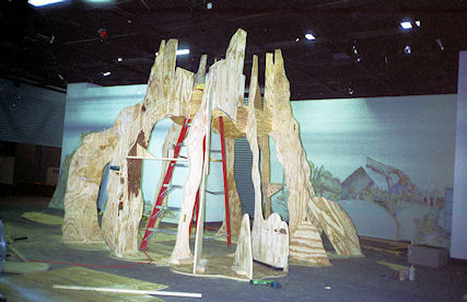 treeframingbeatrixpottershow.jpg